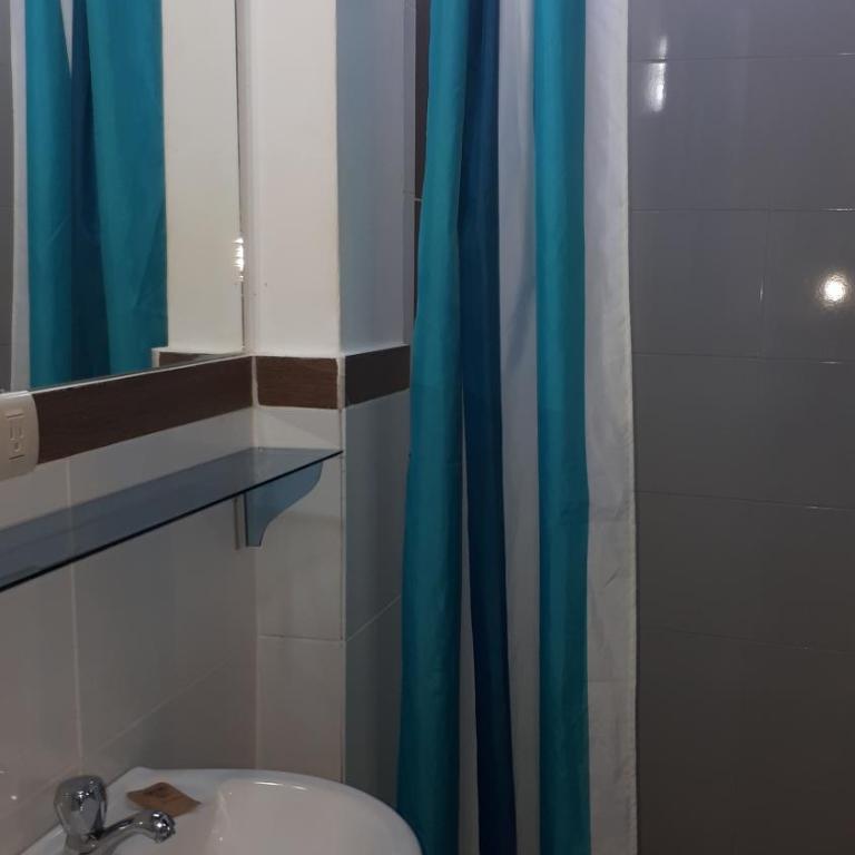Hostal Villa Brisa - Habitación Cuádruple adaptada para personas con discapacidad - 6