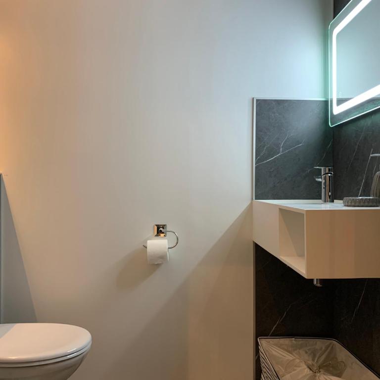 Foch - One-Bedroom Apartment - 13