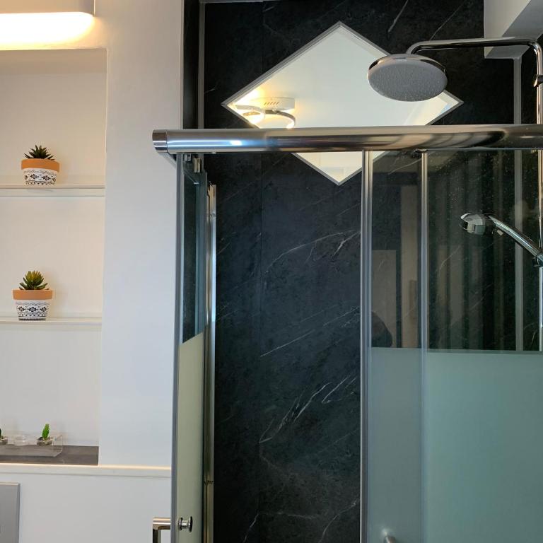 Foch - One-Bedroom Apartment - 15