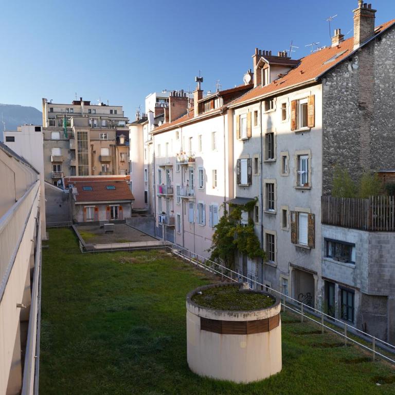 Studio plein centre, calme, parking inclus, piscine et gardien - Studio-Apartment - 13
