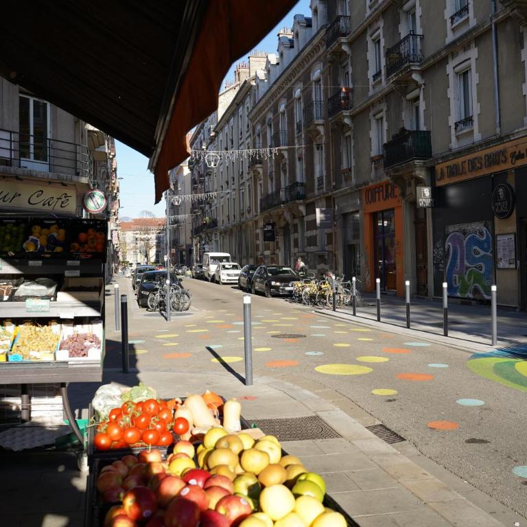 Studio plein centre, calme, parking inclus, piscine et gardien - Studio-Apartment - 16