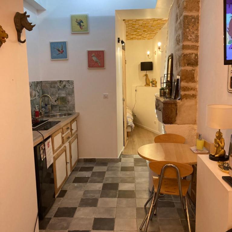 Appartement secret , Cathédrale Saint Benigne Au calme - Appartement 1 Chambre - 8