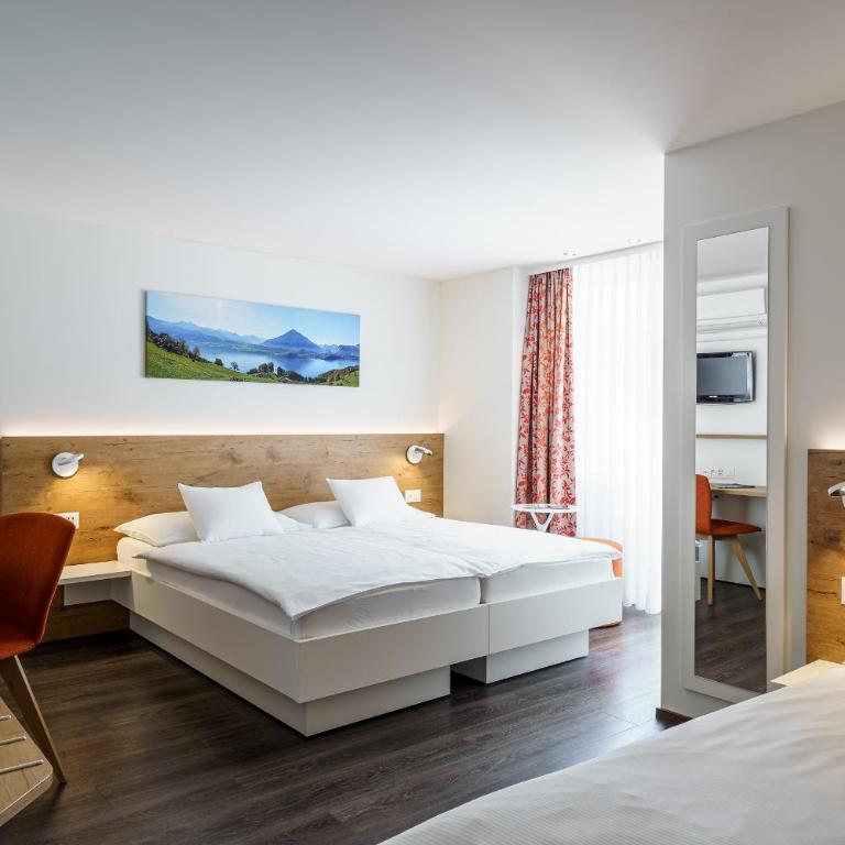 Hotel Bernerhof - Superior Triple Room with Air Conditioning - 4