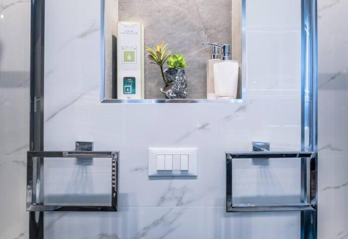 Loggia Rialto Apartments - Two-Bedroom Apartment - 13