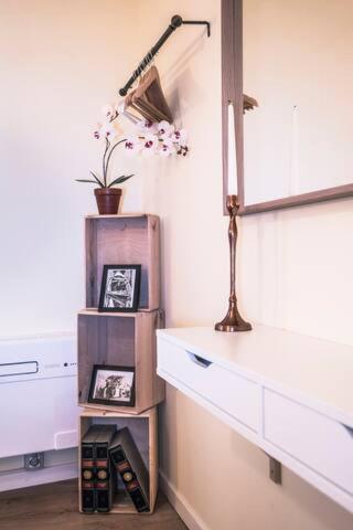 Loggia Rialto Apartments - Two-Bedroom Apartment - 8