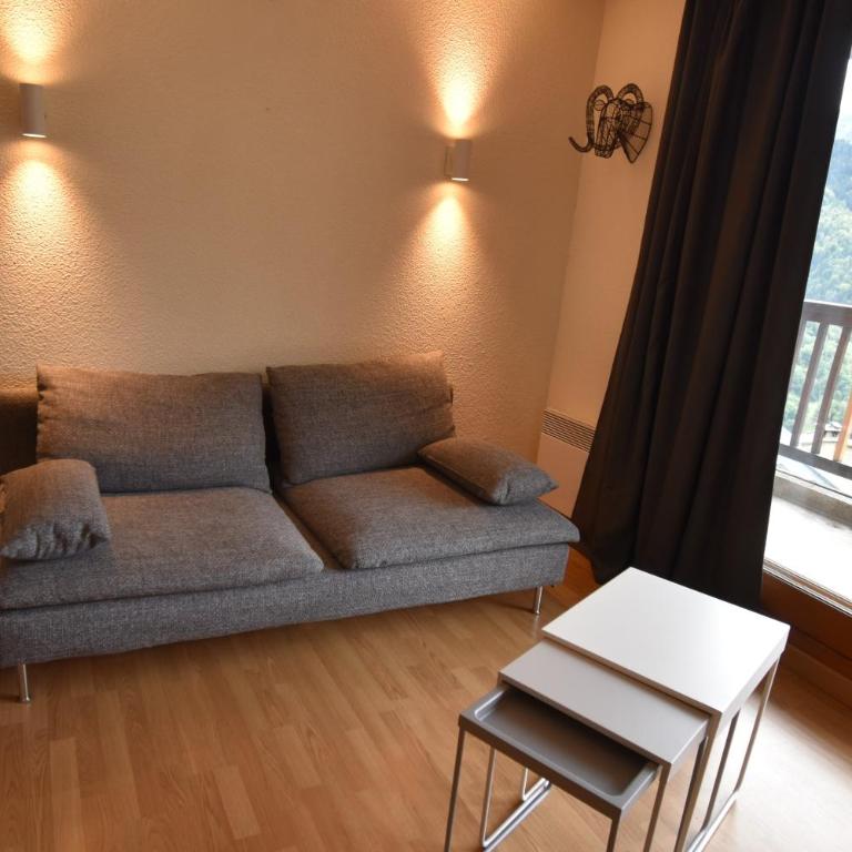 VAUJANYLOCATIONS - Cochette 1 Apt 5 - Appartement avec Vue sur la Montagne - 2