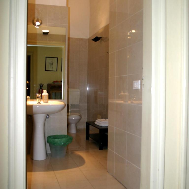 Alle Torri - Camera Matrimoniale con Bagno Privato e Balcone - 1