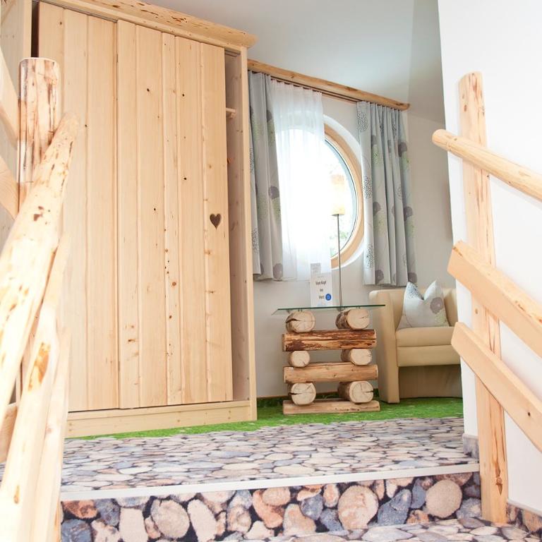 Hartweger's Hotel - Doppelzimmer mit Balkon - 3