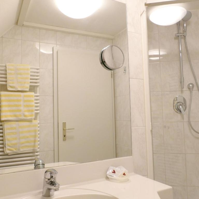 Altstadthotel "Zum Hechten" - Standard Doppel- oder Zweibettzimmer - 9