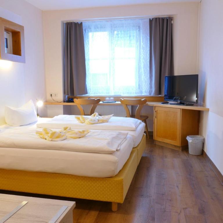 Altstadthotel "Zum Hechten" - Standard Doppel- oder Zweibettzimmer - 2