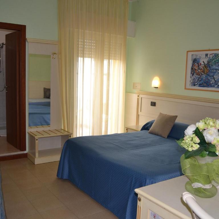 Hotel Zeus - Camera Familiare con Vasca - 2
