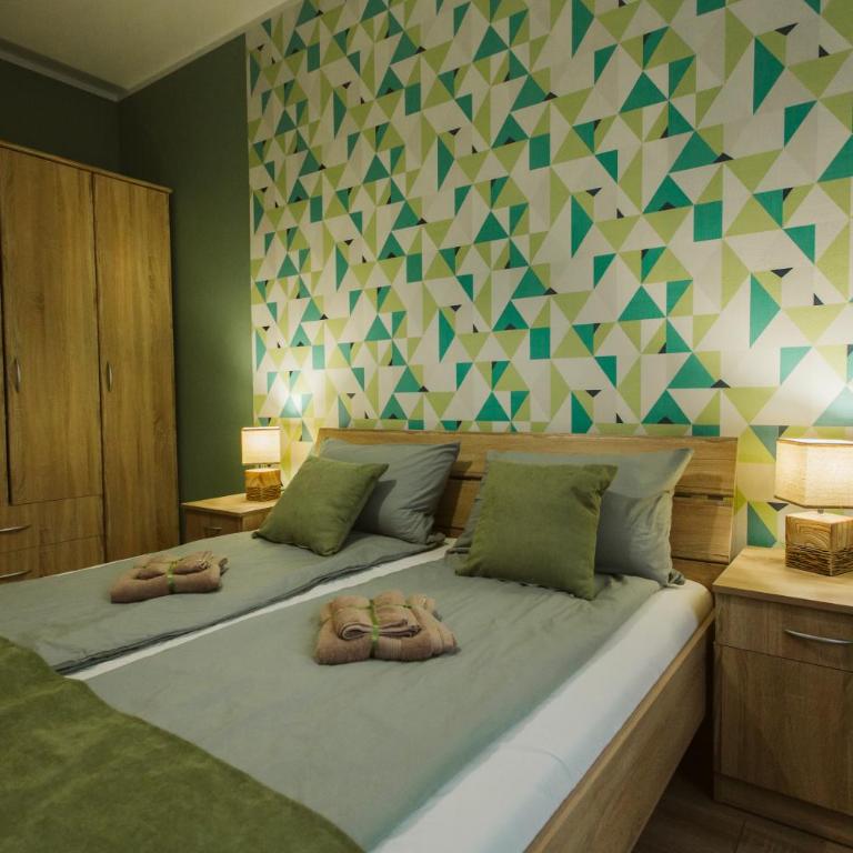 Vively Lux Apartment - Central & Spacious with Balcony and free WiFi - Two-Bedroom Apartment - 26