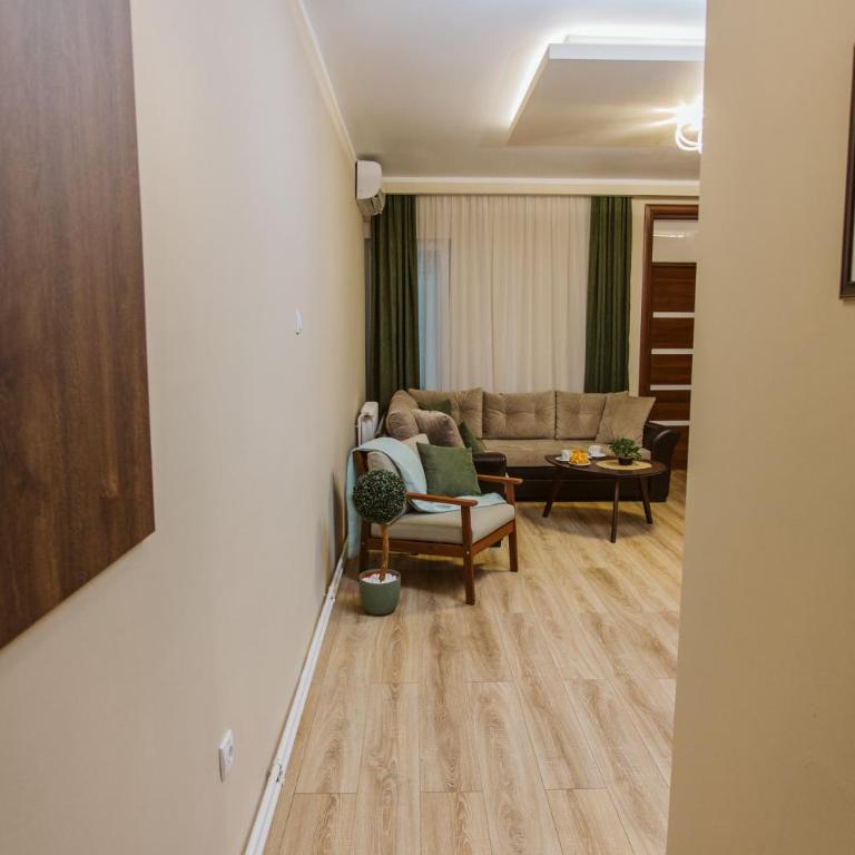Vively Lux Apartment - Central & Spacious with Balcony and free WiFi - Two-Bedroom Apartment - 30