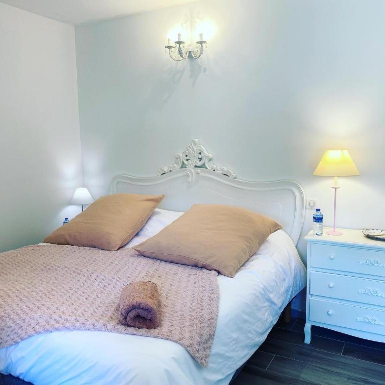 "La Combe Fleurie" Appartements & Chambres - Studio avec Baignoire Spa - 8
