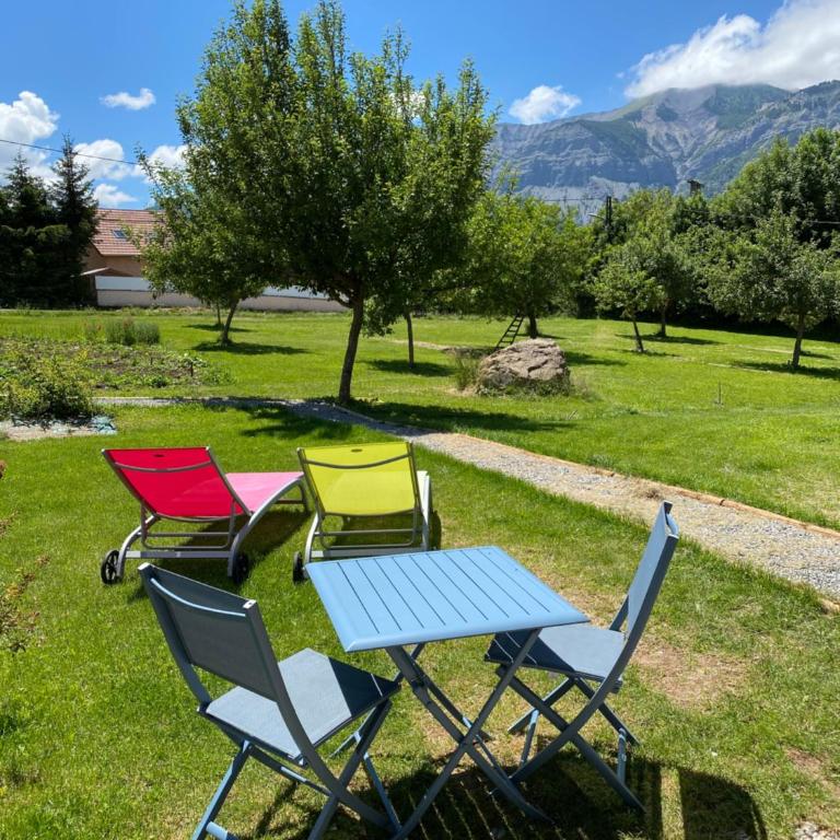 "La Combe Fleurie" Appartements & Chambres - Studio avec Baignoire Spa - 7