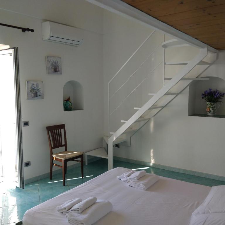 Villa Casola B&B - Camera Matrimoniale con Vista Mare - 4