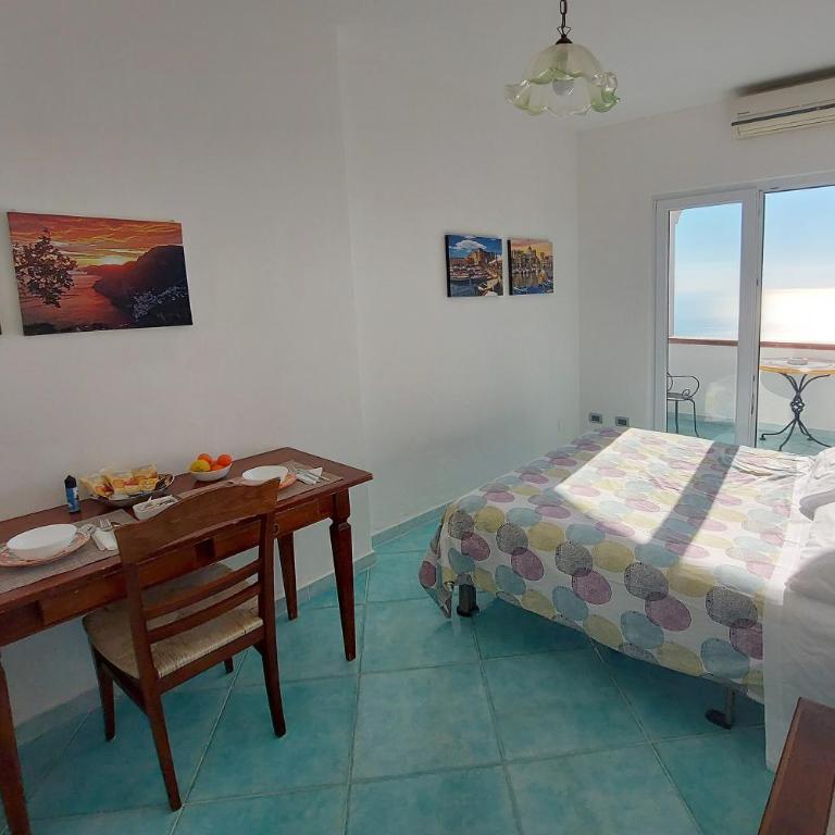 Villa Casola B&B - Camera Matrimoniale con Balcone e Vista Mare - 6