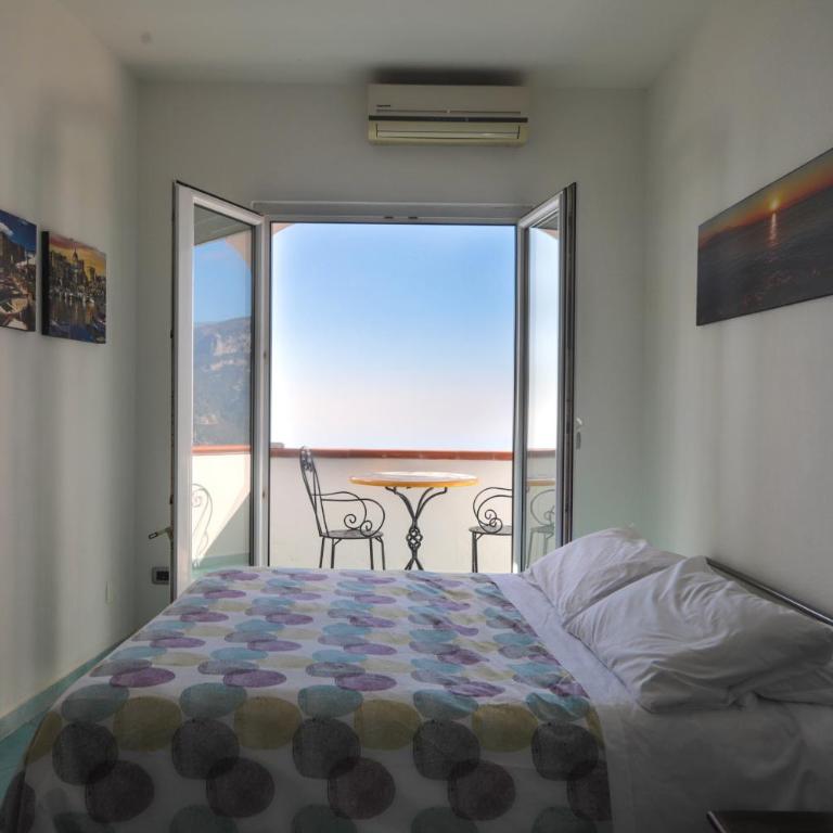Villa Casola B&B - Camera Matrimoniale con Balcone e Vista Mare - 2
