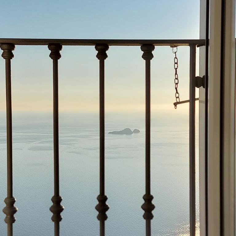 Villa Casola B&B - Camera Matrimoniale con Balcone e Vista Mare - 3