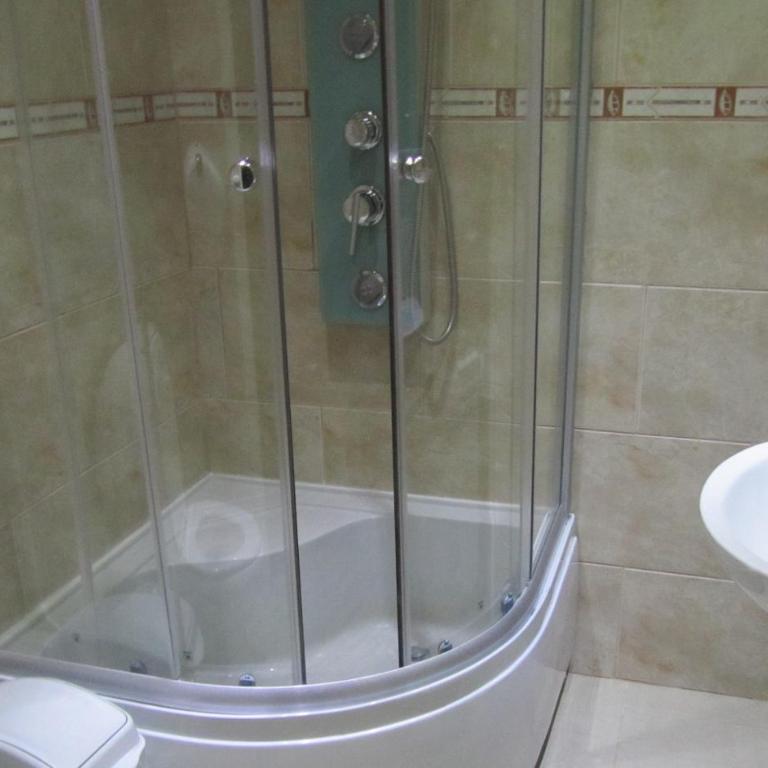 Patagonia Swiss House - Economy Single Room with Shared Bathroom - 2