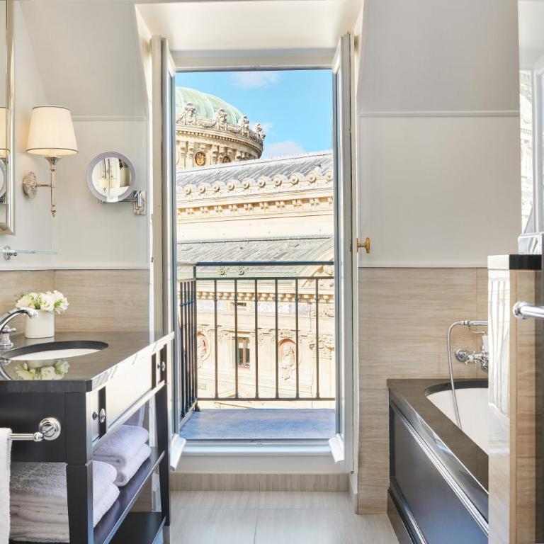 InterContinental Paris Le Grand by IHG - Chambre Lit King-Size Premium avec Balcon - Vue sur Opéra - 1