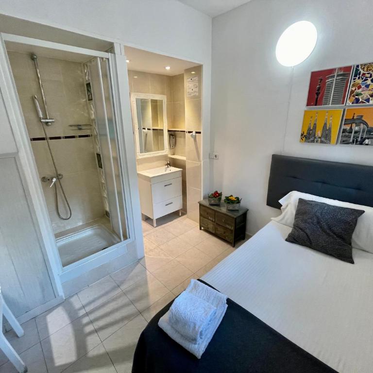 Hostal Lleida - Habitación Individual con aseo privado externo - 12