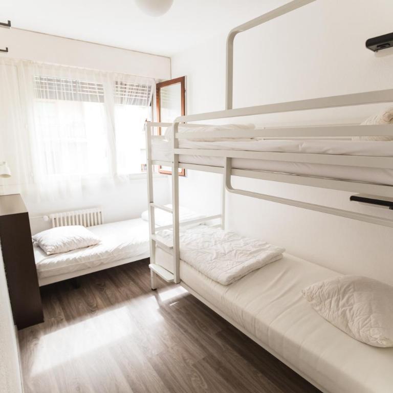 City Hostel Geneva - Chambre Triple Basique avec Salle de Bains Commune - 4