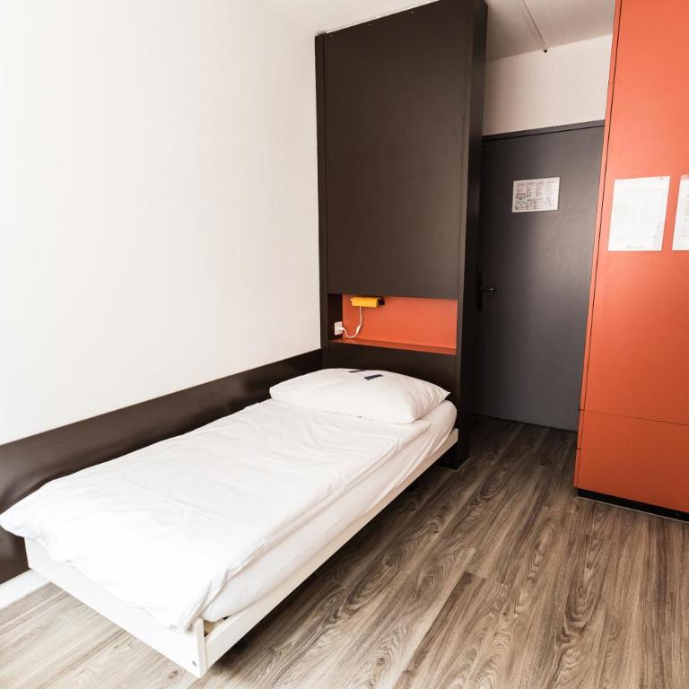 City Hostel Geneva - Chambre Simple avec Salle de Bains Commune - 2