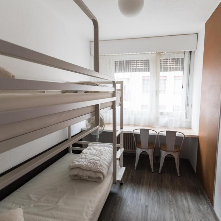 City Hostel Geneva - Chambre Lits Jumeaux avec Lits Superposés et Salle de Bains Commune - 4