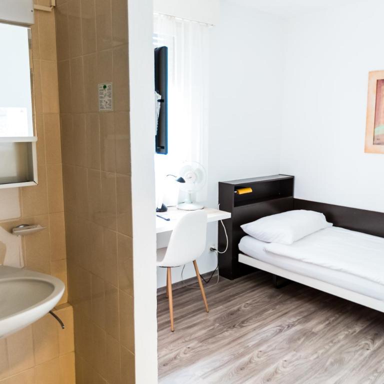 City Hostel Geneva - Chambre Simple avec Salle de Bains Commune - 1