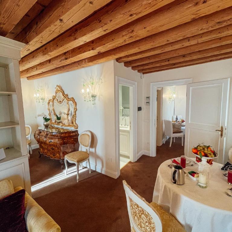 Ai Savi di Venezia - Two-Bedroom Apartment - 10