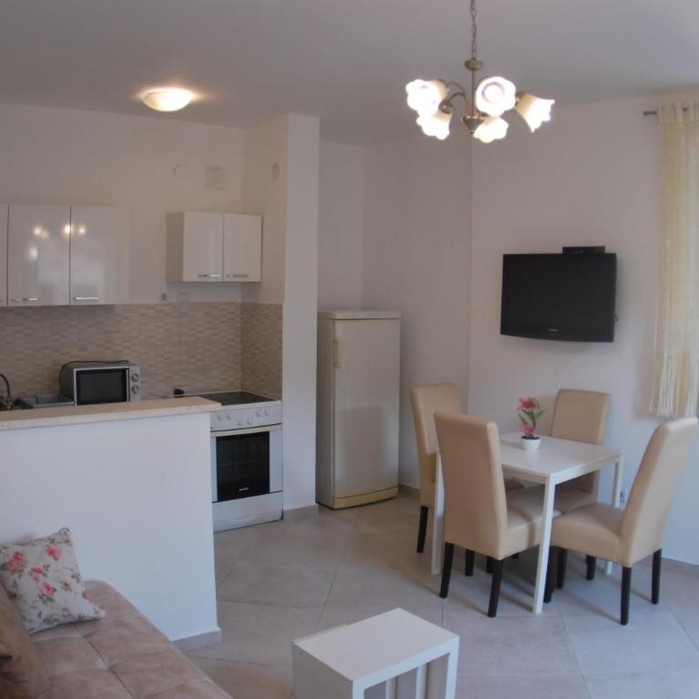 Apartment Antonia - Two-Bedroom Apartment - 14