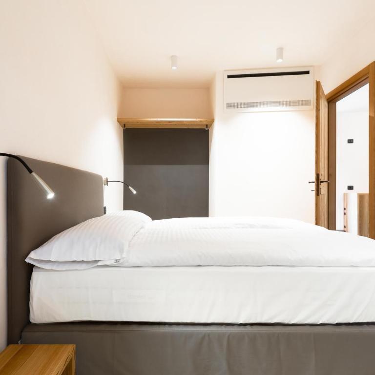Curt di Clement Eco Mobility Hotel - Suite with Mountain View - 3