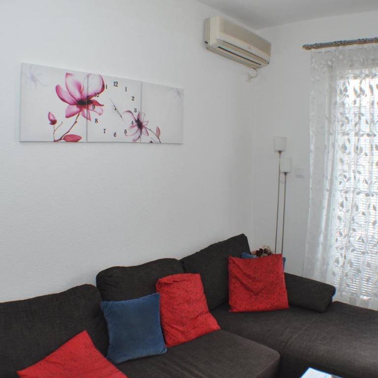 Belvedere Apartments - Two-Bedroom Apartment with Balcony and Sea View - 24