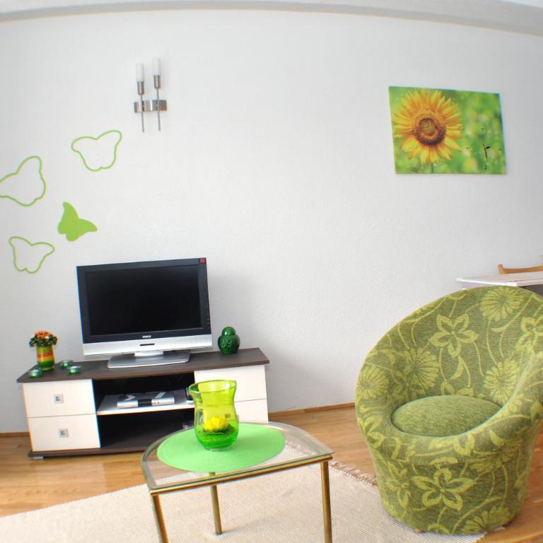 Belvedere Apartments - One-Bedroom Apartment with Balcony and Sea View - 2