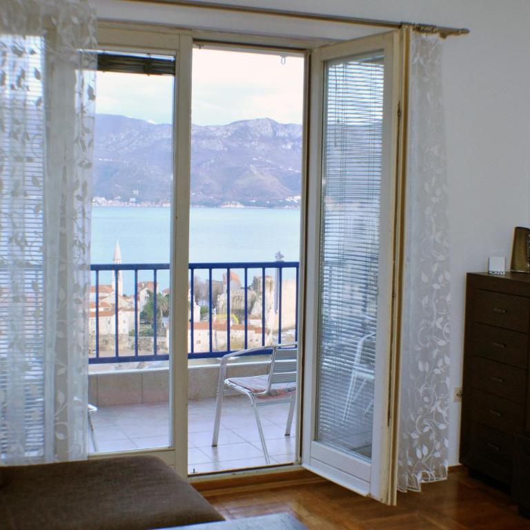 Belvedere Apartments - Two-Bedroom Apartment with Balcony and Sea View - 28