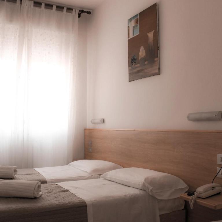 Albergo Moderno - Camera Matrimoniale/Doppia con Letti Singoli - 4
