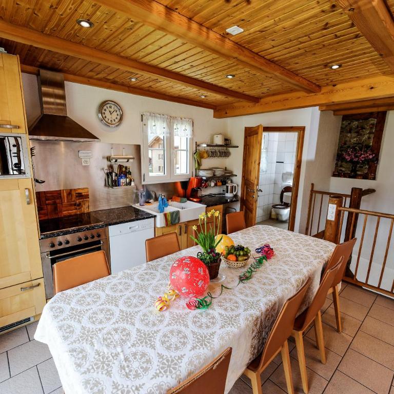 Swiss Holiday House - Haus mit 3 Schlafzimmern - 32