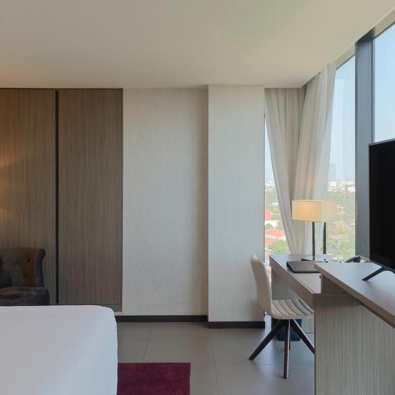 Swissotel Santa Cruz de La Sierra - Habitación Panorama con cama extragrande y vistas a la ciudad - 7