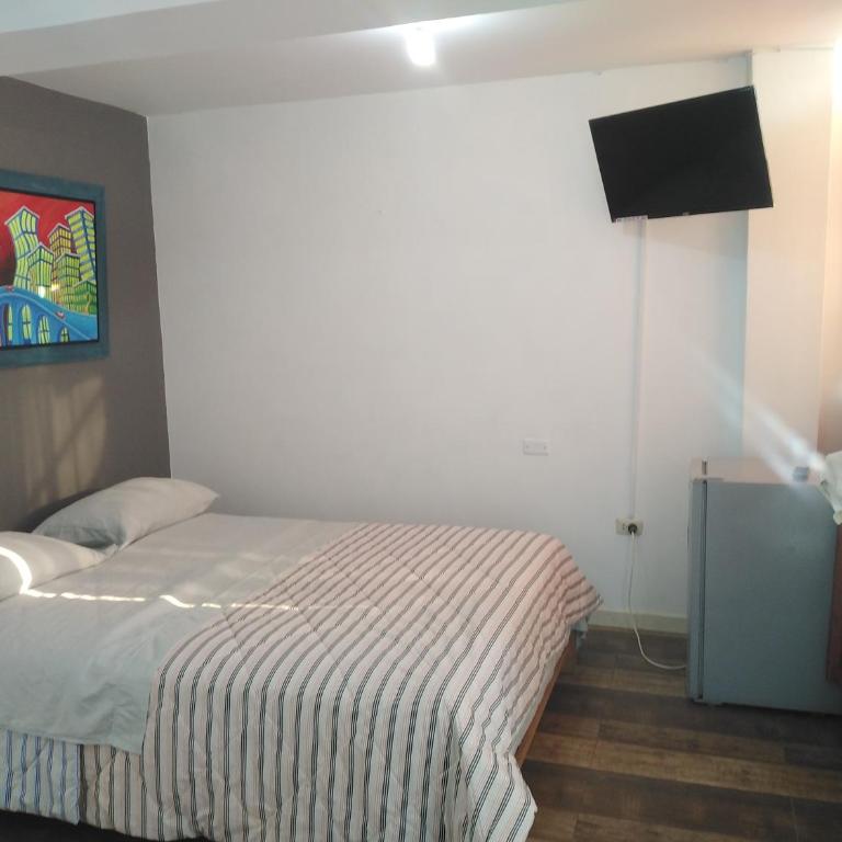 Hospedaje Nuna - Playa Huanchaco - Double Room with Terrace - 2