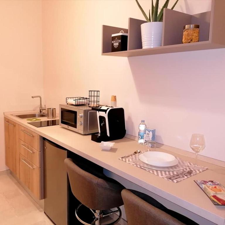 Lux Suite - Suite with Hot Tub - 26