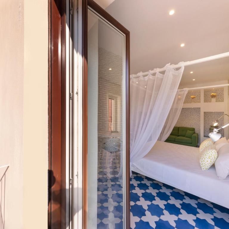 Luxury&Romantic Apartment with Balcony in Sorrento - Two-Bedroom Apartment - 12