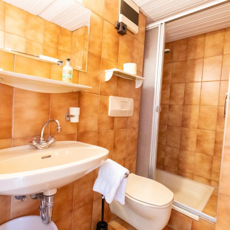 Gästehaus Pension Ria - Einzelzimmer mit Dusche - 3