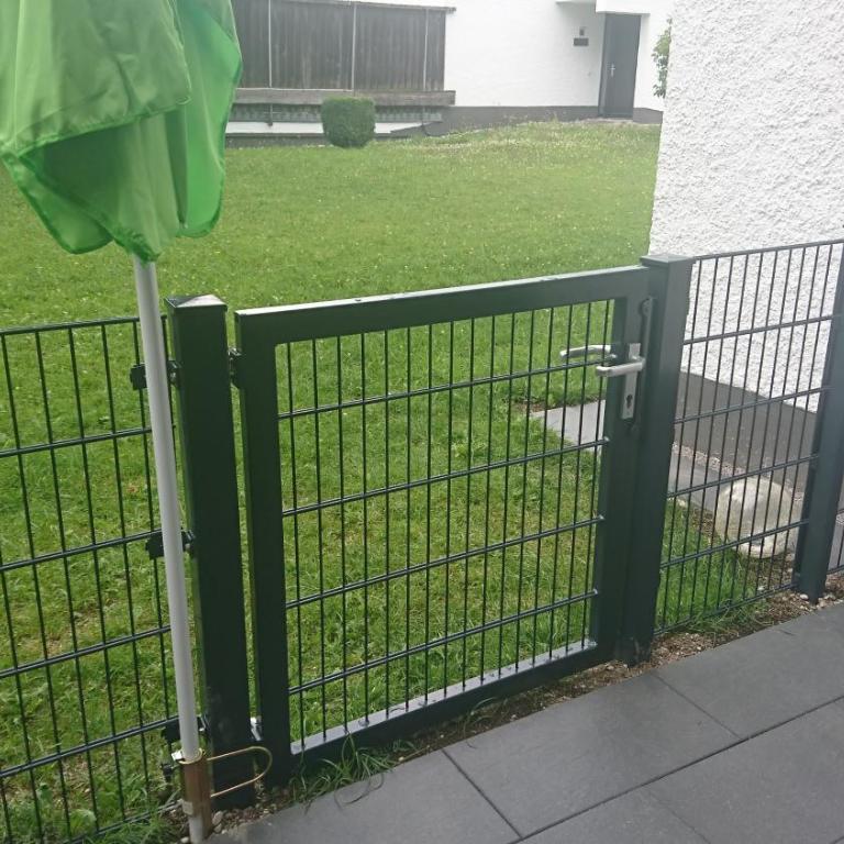 Maurers Schlierseetraum 1 hochwertige Erdgeschosswohnung mit allen Raffinessen erfreut sich auch Urlauber idealerweise für Paar mit Kindern geeignet und Vierbeiner Dank des tollen Zauns auf der Terrasse stylisch und edel von der Ausstattung mit 64 qm - Apartment mit 1 Schlafzimmer - 13