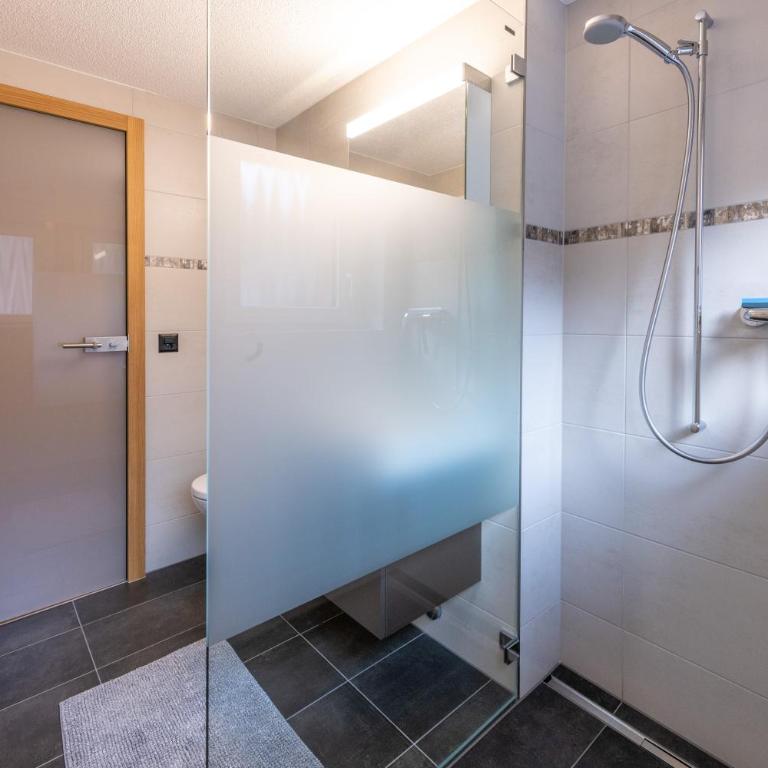 Touring Chez Georges - Two-Bedroom Apartment - 14