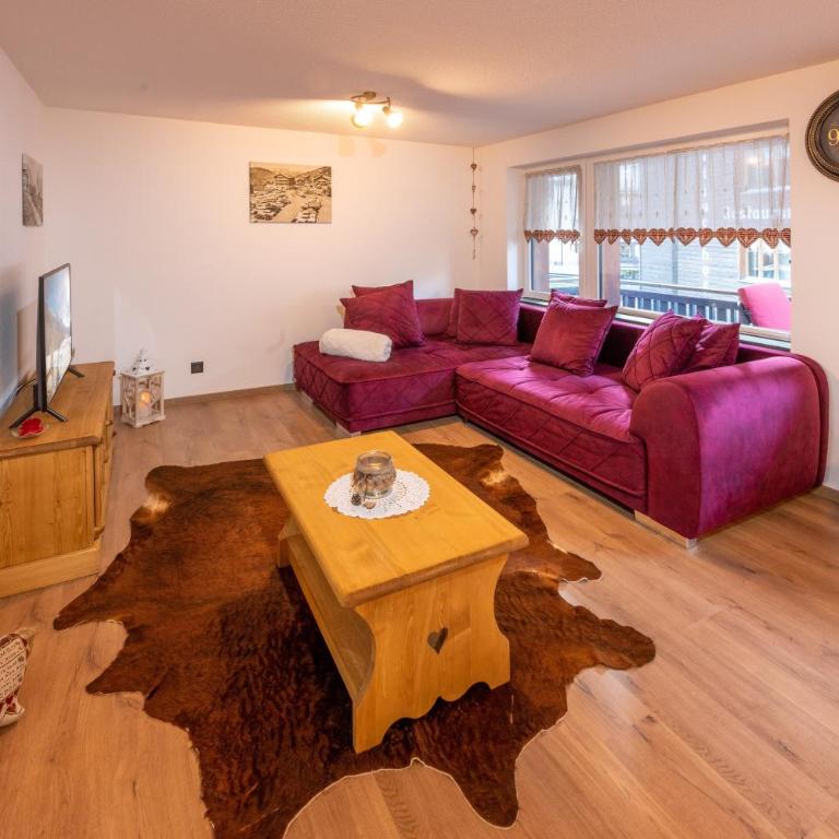 Touring Chez Georges - Two-Bedroom Apartment - 23