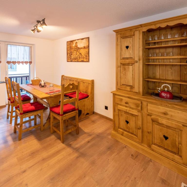 Touring Chez Georges - Two-Bedroom Apartment - 17
