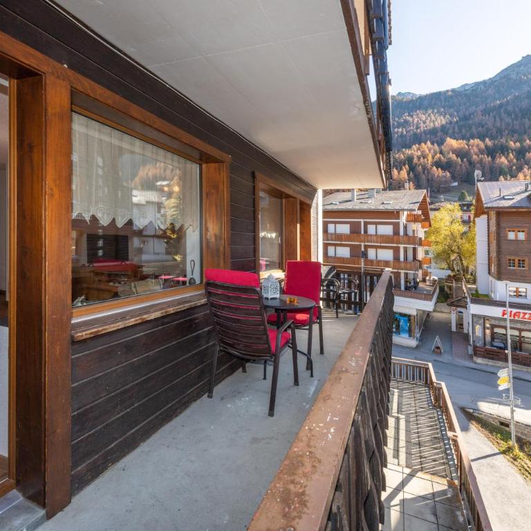 Touring Chez Georges - Two-Bedroom Apartment - 26