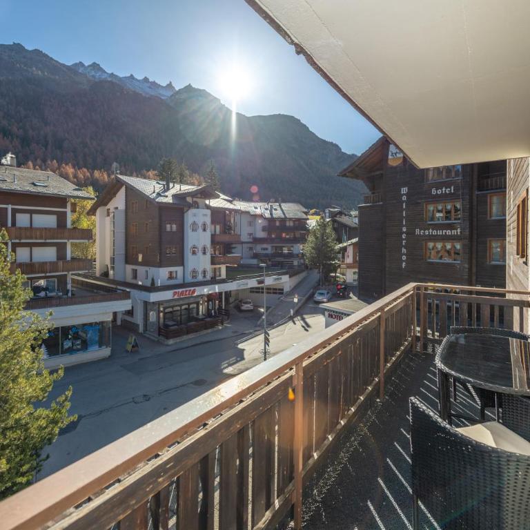 Touring Chez Georges - Two-Bedroom Apartment - 28
