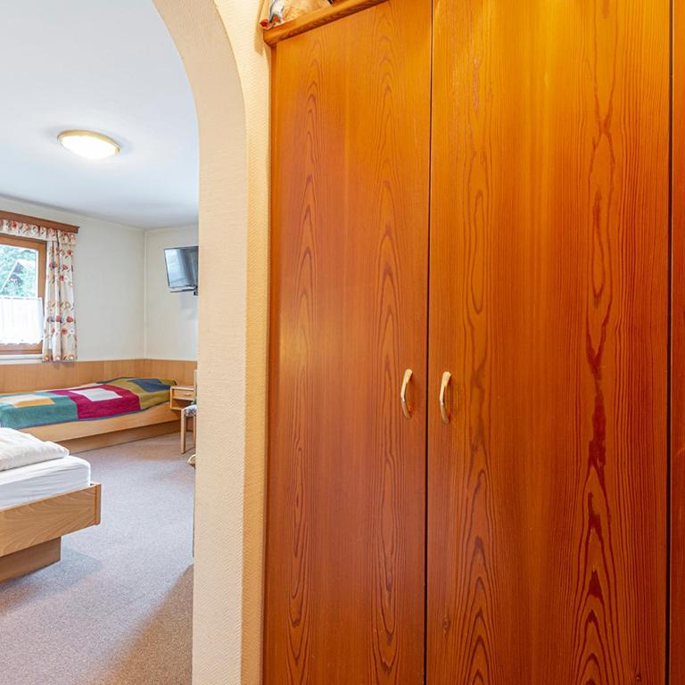 Gästehaus Golker - Dreibettzimmer mit Balkon - 5
